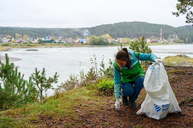 Курорт Сбера провел экосубботник на берегу Катуни