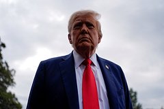 Трамп и Маск пожали друг другу руки на панихиде по Кирку