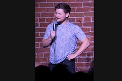 Зрителя увезли в больницу с концерта популярного комика