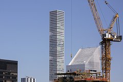 Элитный 102-этажный небоскреб в центре Нью-Йорка начал разрушаться