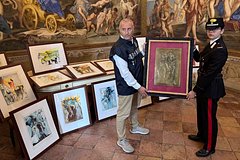 Организаторов выставки культового художника заподозрили в экспонировании десятков подделок