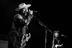 Умер популярный R&B-исполнитель