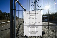 Забор на границе Финляндии с Россией стал туристической достопримечательностью