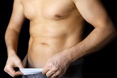 Девушка взбесила партнера разговором о запахе его пениса и оказалась в тупике