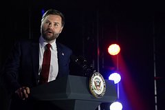 Вэнс ответил на критику после его слов о жене